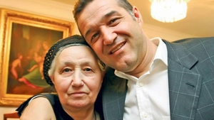Mama lui Gigi Becali SUFERA teribil! A iesit din casa dupa mult timp si a mers sa se roage: "Asteptam minuni de la Dumnezeu"