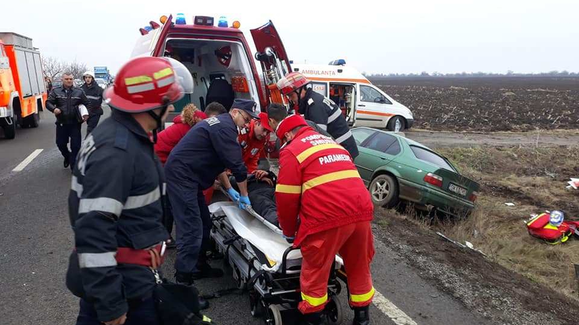 Sibiu: Maşină proiectată în gardul unei case, în urma unui accident. 4 persoane rănite