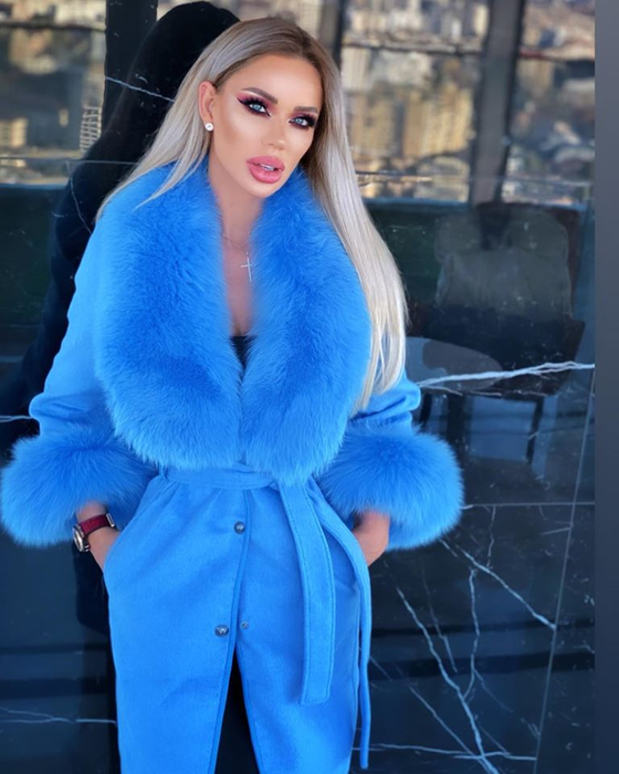Cum s-a fotografiat Bianca Drăgușanu la birou. Imagini interzise cardiacilor