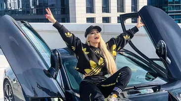 Fashion și în vreme de pandemie! Anda Adam respectă cu stil recomandările autorităților! Cum s-a echipat artista contra coronavirusului