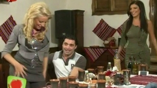 VIDEO Sanzi si Tonciu se pregatesc de preselectiile "Vocea Romaniei"? Asculta aici cum canta "Mosule, ce tanar esti!" si "Ochii tai"
