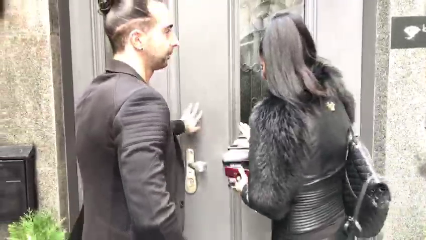 Brigitte Sfăt și iubitul ei au mers să aleagă inelul de logodnă la un magazin de bijuterii din Capitală