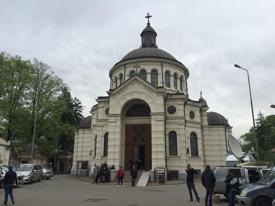 Sicriul cu trupul Ionelei Prodan a fost depus la Capela Cimitirului Bellu. Ana, transfigurată de durere