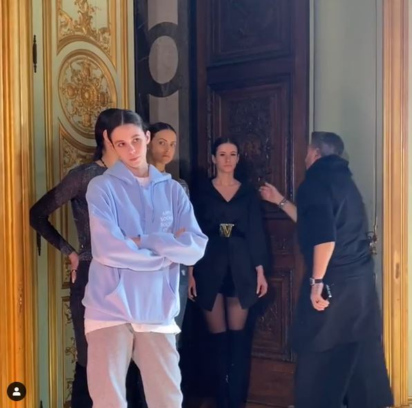 Anamaria Prodan, în lacrimi la Săptămâna Modei din Paris! Fata sa cea mare a defilat pentru Cătălin Botezatu. Cum a apărut sexy impresara pe catwalk alături de Rebecca Dumitrescu
