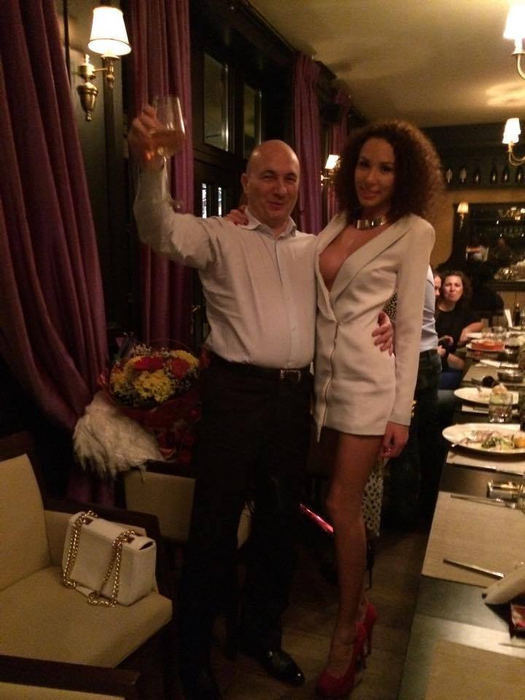 Sexy secretarele au învins! Liderul PSD s-a despărţit de logodnică