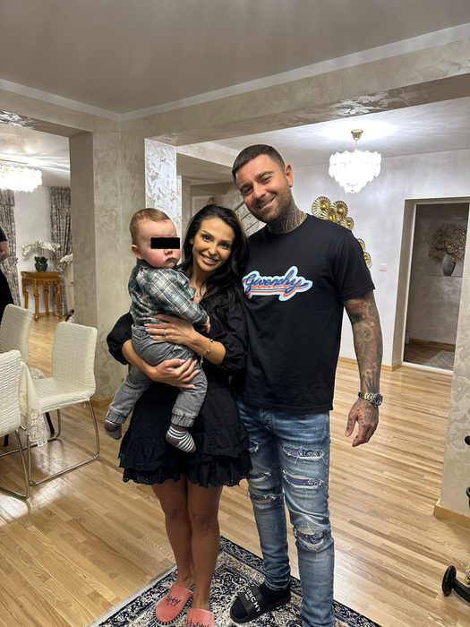 Francisca și TJ Miles, surprinși împreună cu apropiații lor/ Foto: Facebook