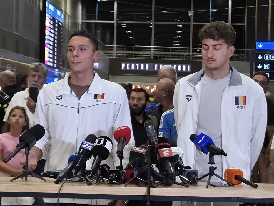 David Popovici s-a întors în România! Primele declarații după ce a câștigat două medalii de aur: ”Simți tensiunea din aer”