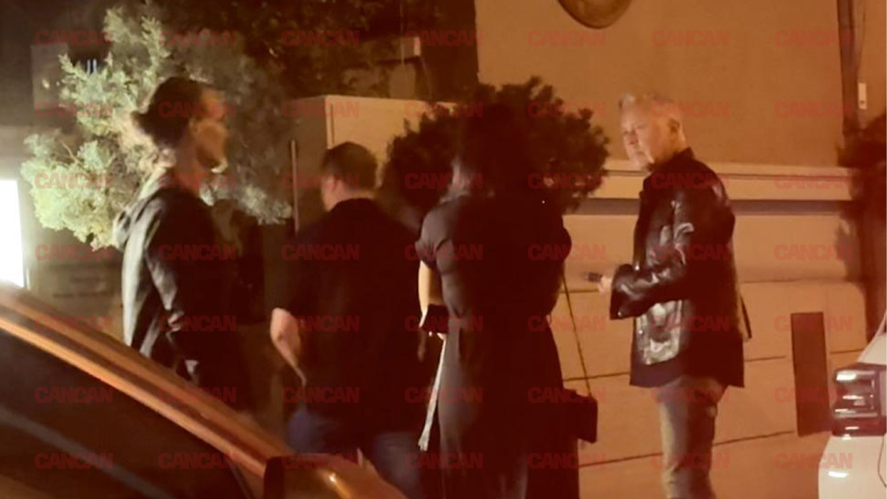 ”Țeapa” luată de James Hetfield. Clătinându-se ușor, a ieșit după 3 minute din restaurant, iar noi avem imaginile