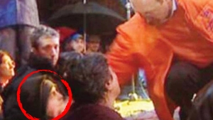 Il mai tii minte pe baietelul batut de Basescu in 2004? N-o sa-ti vina sa crezi cum arata si ce face acum, la 21 de ani