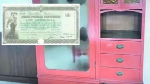 A cumpărat un dulap cu 1000 lei, dar ce a găsit în interior l-a lăsat fără cuvinte. Avea fund fals