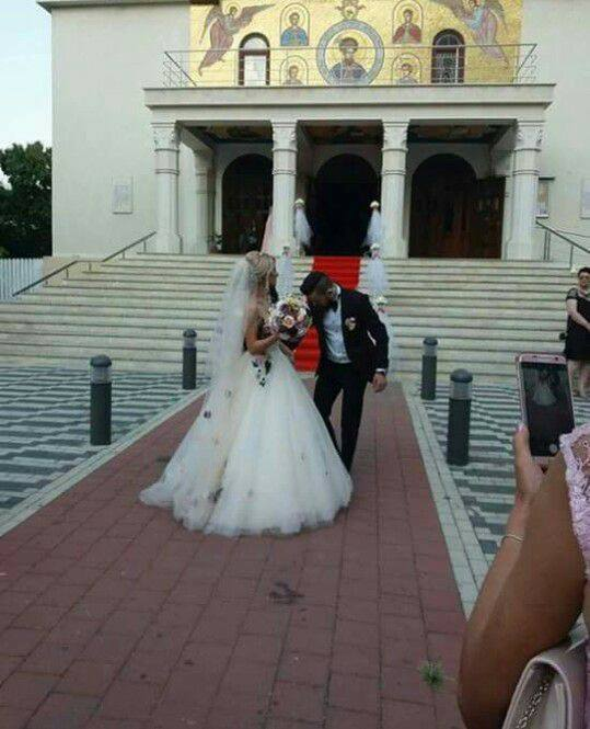 Elly şi Cristian s-au cununat religios! Imagini de colecţie de la nunta foştilor concurenţi de la ”Mireasă pentru fiul meu”