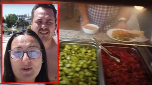 Ce înseamnă "all inclusive" în România, de fapt. Ce au primit să mănânce acești doi români, într-un hotel din Saturn