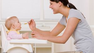 Cum trebuie sa hranim corect bebelusii- sfatul pediatrului