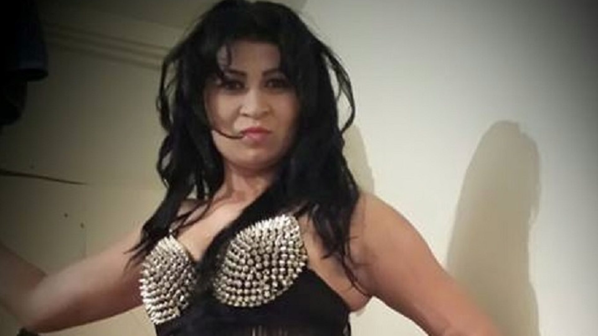 Fiica nerecunoscuta a lui Ionita din Clejani se tuneaza! Roxana a strans 10 mii de euro si isi schimba infatisarea radical