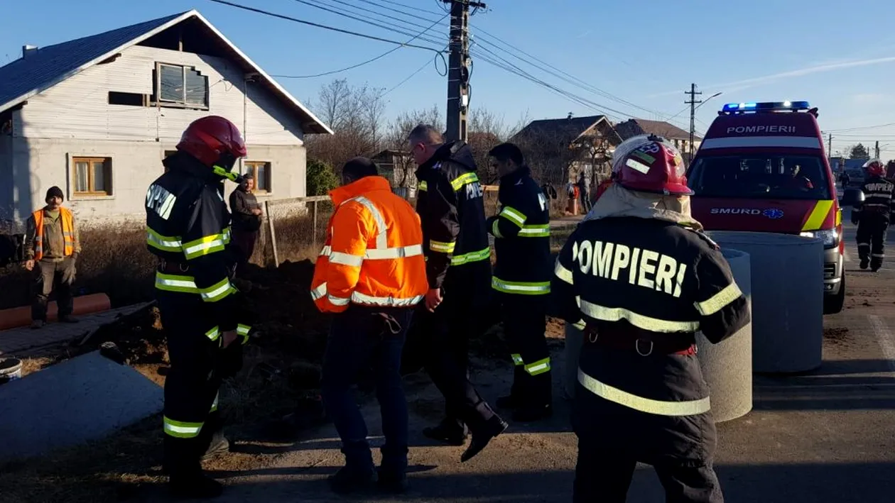 Operațiune de salvare contracronometru în Prahova. Un bărbat a fost prins sub un mal de pământ