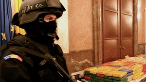 Poliţiştii şi procurorii DIICOT au dat lovitura şi au făcut cea mai mare captură de droguri din România. 2,5 tone de cocaină, scoase de pe piaţă