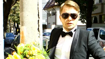 Prietenii au venit la resedinta socrului mare ca sa fie alaturi de Syda - Cavalerul Codin cu flori, Razvan Patru cu sampanie