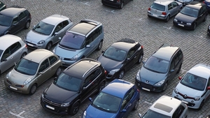 Toți șoferii trebuie să afle! Taxa pentru parcarea de reședință va ajunge până la 600 de lei pe an