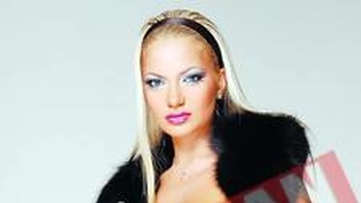 Andreea Antonescu face baloane ca sa nu adoarma la volan