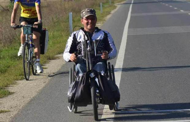 A murit Vasile Stoica, maratonistul român care a străbătut lumea în scaun cu rotile. Avea 49 de ani