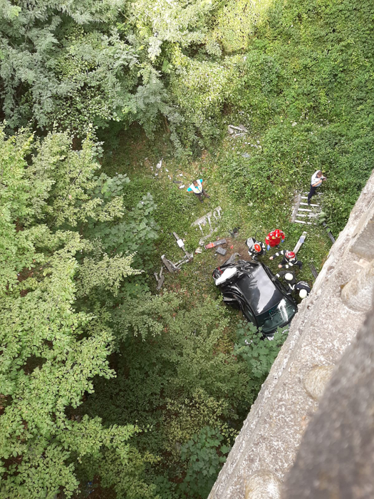 Adolescentul a supraviețuit accidentului terifiant și a fost transportat la spital