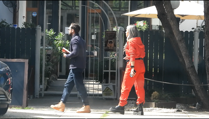 Dani Oțil și blondina și-au dat întâlnire la restaurant