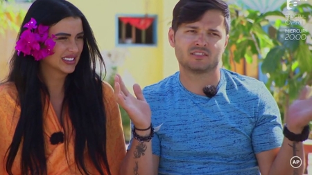 Daniela Crudu a rămas în sânii goi la „Asia Express”! Liviu Vârciu i-a tras maioul în jos și a lăsat-o cu goală, în plină stradă: „Poate face moșul accident!”