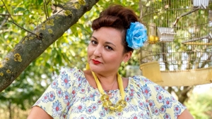 Ce studii are, de fapt, Dalida din Las Fierbinți. Ecaterina Ladin s-a adaptat mai greu vieții din România