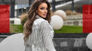 A “palmat-o” zece ani, dar a cedat! Bianca Drăgușanu a făcut-o și pe asta. A rămas cu ceafa goală: “Arată grotesc!”