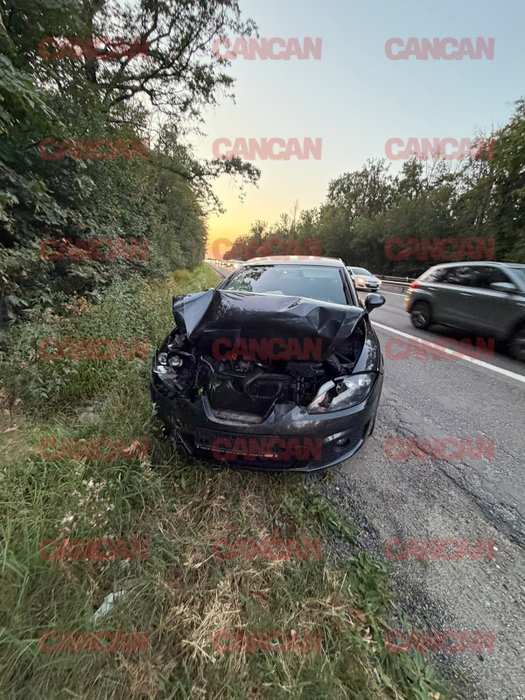 Și autoturismul celuilalt șofer a fost foarte avariat