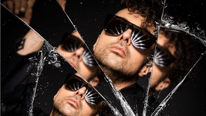 Bipolar, piesa manifest scoasă de Fly Project: ”Când ne afundăm, când uităm de noi...”