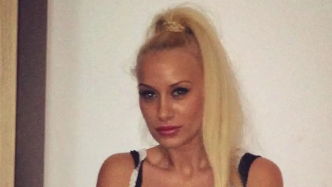 Simona Trasca isi trateaza fanii cu fundul! Ultima poza i-a bagat in boala pe internauti