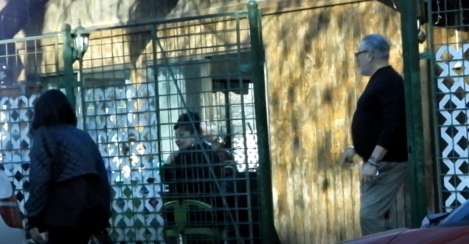 Serghei Mizil părăsește localul (Foto: CANCAN.RO)