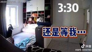 Îți dau lacrimile! Cum își aștepta un cățel stăpâna să vină acasă, după 10 ore. VIDEO