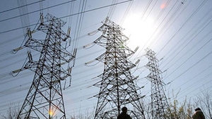 Aproape 40 de localitati din Prahova si Dambovita, fara energie electrica din cauza vantului