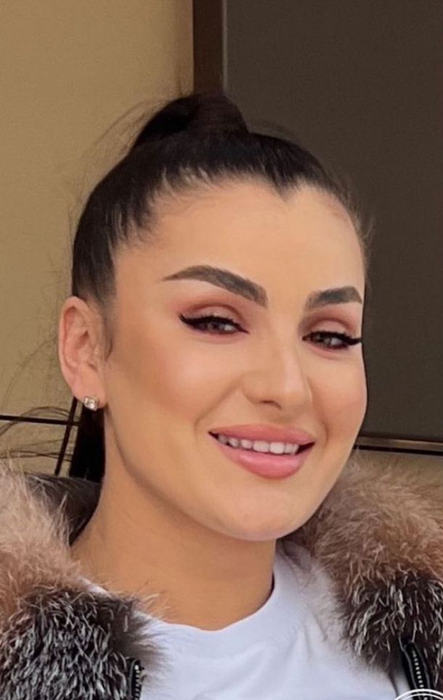 Cum arăta Larisa a lui Pescobar înainte de FaceApp şi Photoshop. Intervenţiile estetice care au schimbat-o radical