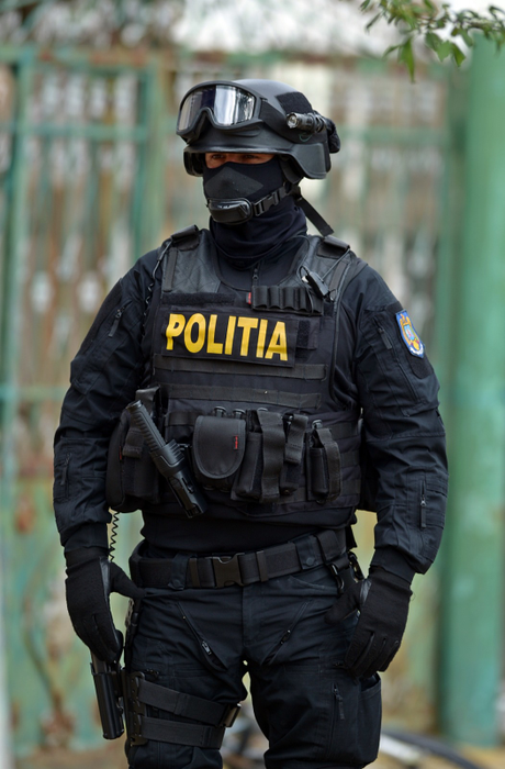 Condamnații au fost dați în urmărire