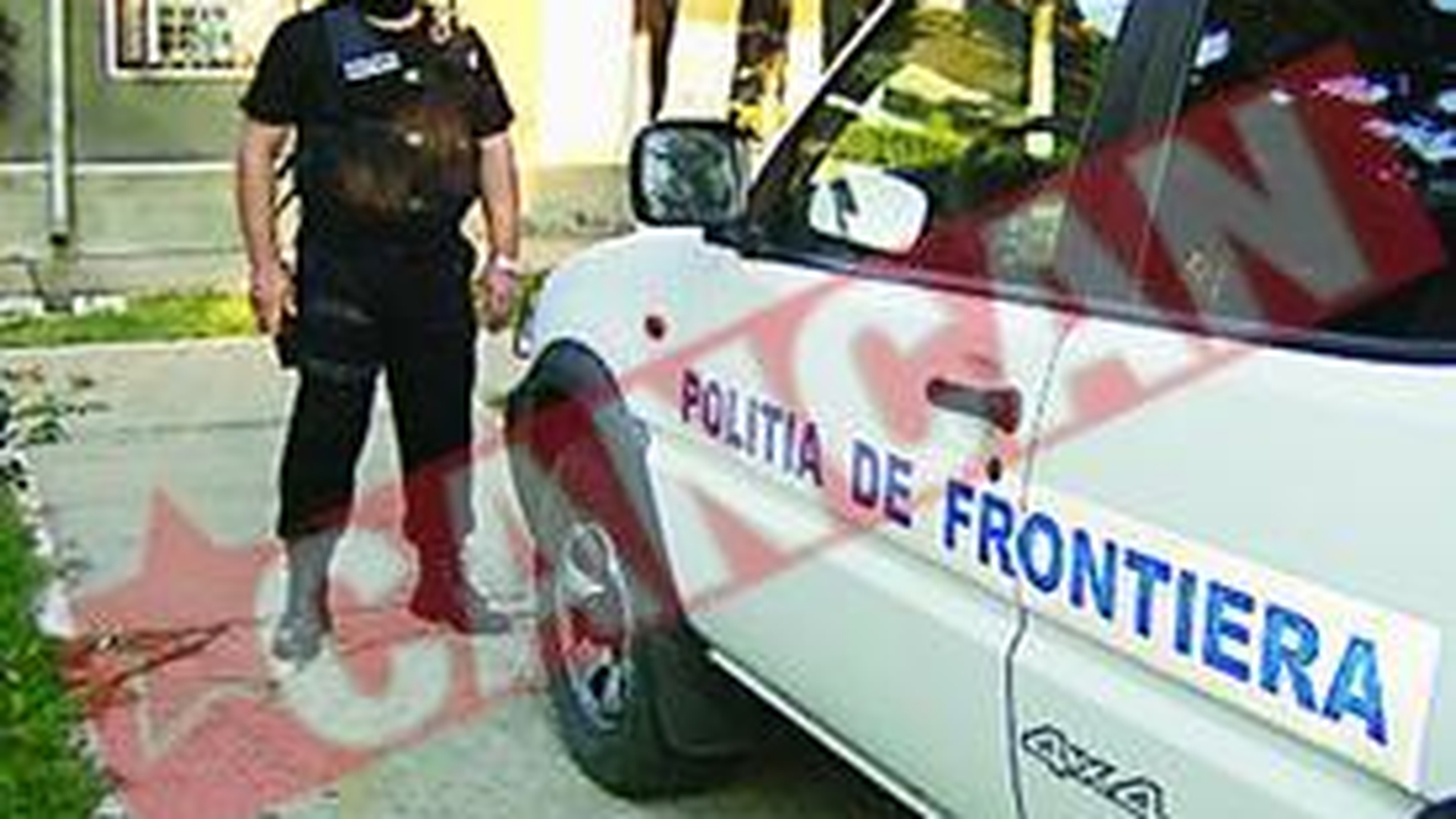 Un politist de frontiera a ajuns la spital dupa ce un traficant de tigari l-a lovit cu masina