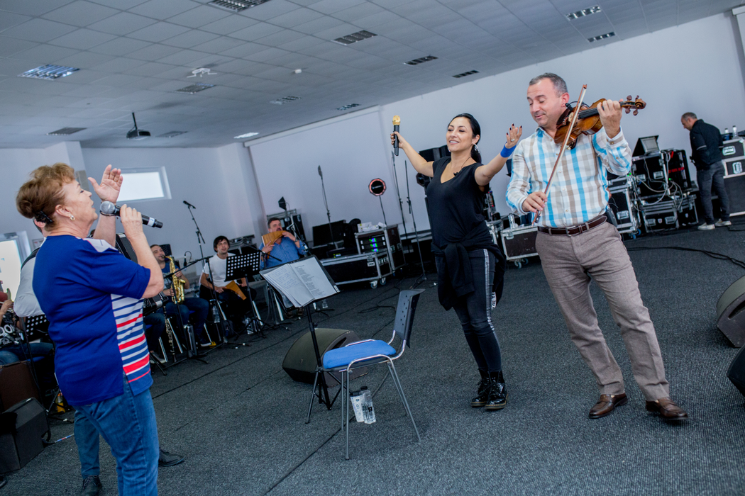 Andra, pregătiri intense pentru concertul de la Sala Palatului! Ce artiști de renume vor urca pe scenă alături de ea