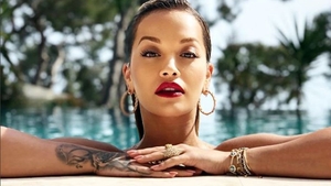 Rita Ora a recunoscut că este bisexuală: „Îmi place să sărut fetele!”