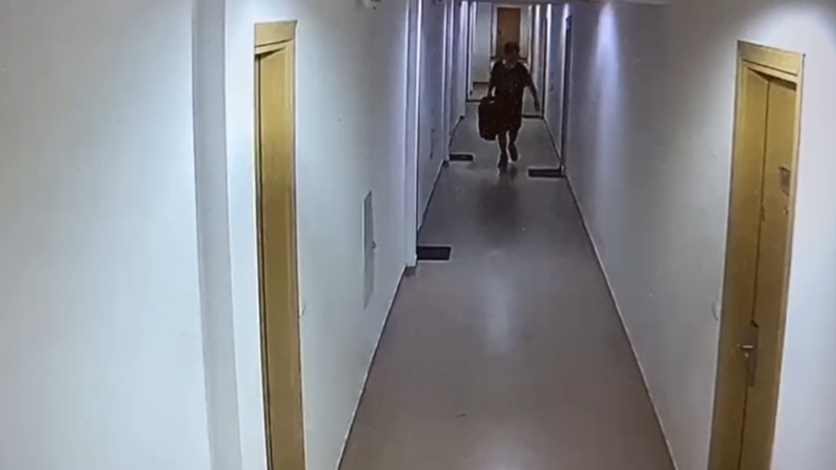 Hoțul „Spiderman” a fost prins de Poliție, în București. Se urca pe schele și intra în casele oamenilor. Ce a reușit să fure