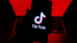 Romantism, fantezie și tone de bani: cărțile virale de pe TikTok cuceresc investitorii!