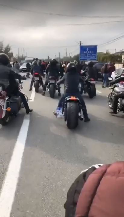 Adolescentul mort în cursa cu motocicletele a fost condus pe ultimul drum de zeci de motocicliști. Imagini cu un puternic impact emoțional | VIDEO