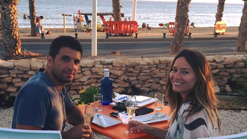 După ce s-a zvonit că este însărcinată, LAURA COSOI s-a afişat AŞA! Cum arată actriţa în costum de baie