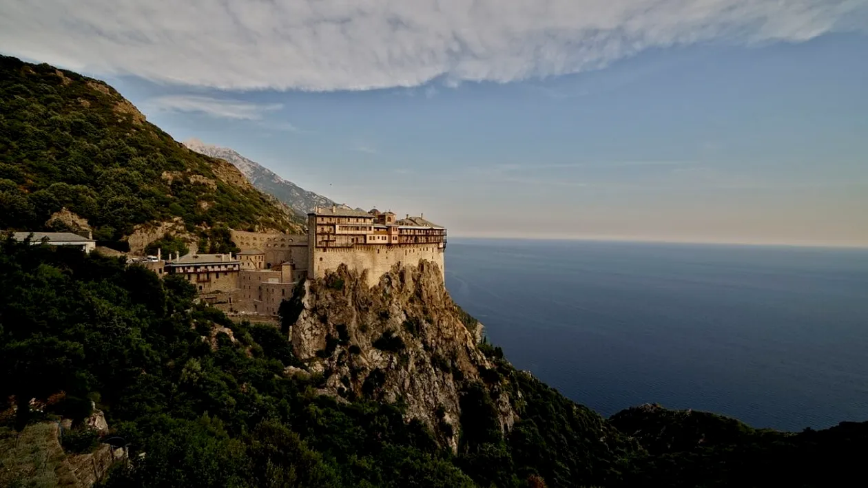 Călugărul de pe Muntele Athos, primele declarații după ce a împușcat un român: ”Nu sunt criminal!”
