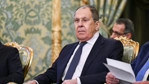Serghei Lavrov, apariție neobișnuită la întâlnirea Trump-Putin din Alaska. Ce scrie pe puloverul ministrului rus de Externe