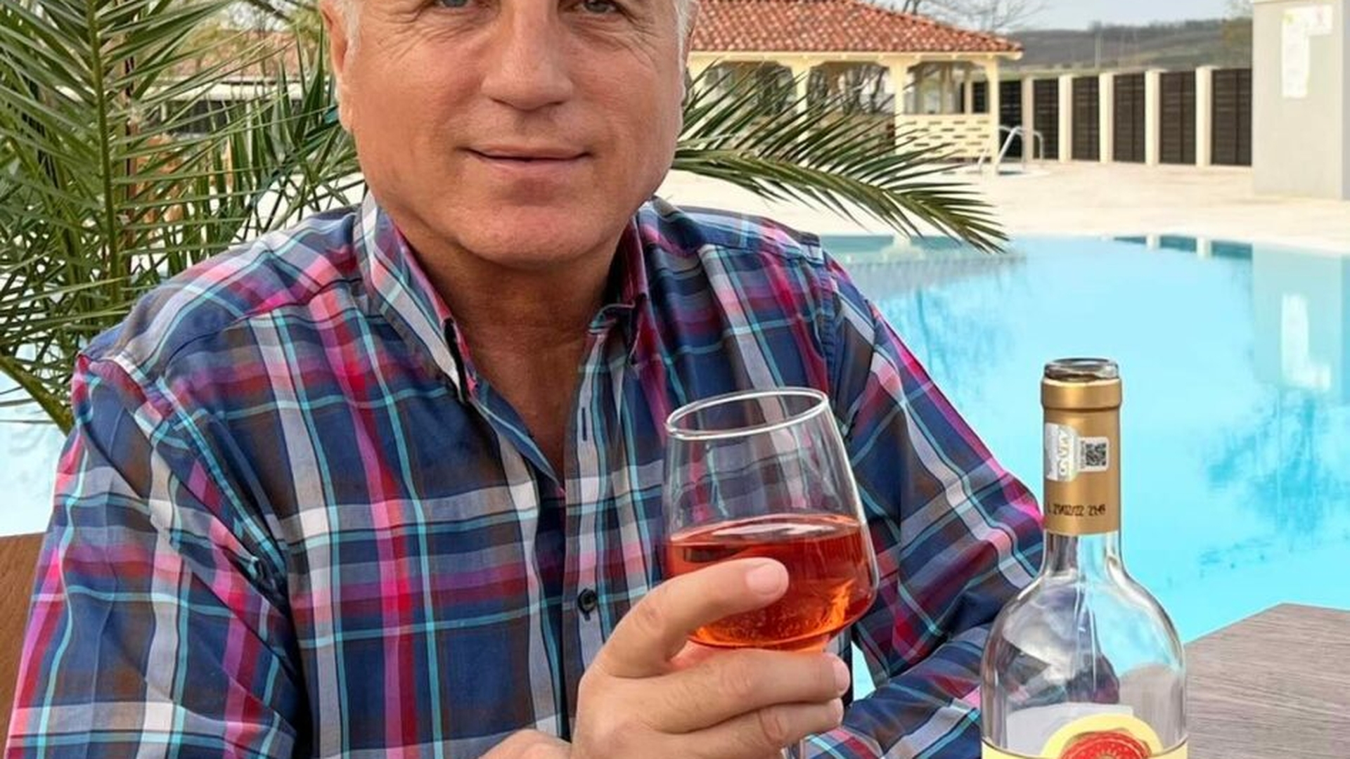 Constantin Enceanu angajează bucătari pentru restaurantul său, dar se pare că nu a fost luat în serios: ”Cu salariul ăsta faci firma de râs”. Cu cât vrea să își plătească angajații