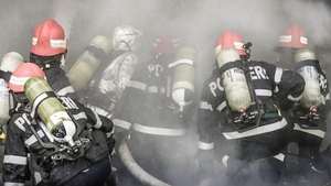 Incendiu puternic la Sibiu! Un depozit de piese auto a fost cuprins de flăcări