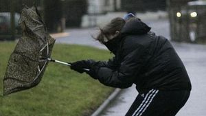 VINE IARNA! Cod galben de ninsori si cod portocaliu de viscol in Capitala si alte judete din tara