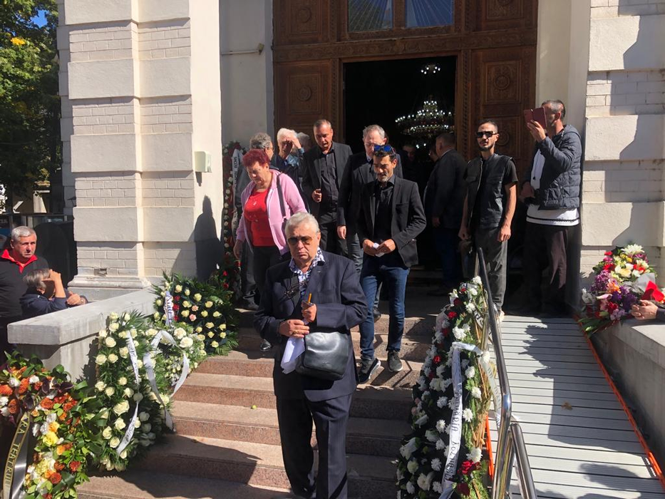 Alexandru Arșinel a fost înmormântat în cimitirul Bellu, duminică, în jurul prânzului. A fost condus pe ultimul drum de peste 200 de oamani (Foto: CANCAN.RO)